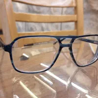 به یک اپتومتریست نیازمندیم