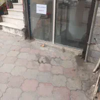 یک باب مغازه در پاساژ ولیعصر بالاتر از بانک رفاه