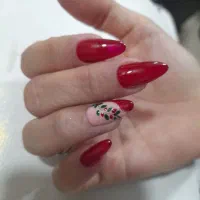 آف ویژ کلیه خدمات کاشت ناخن