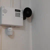 نصب دوربین مداربسته و دزدگیر اماکن تضمینی و تخصصی|خدمات پیشه و مهارت|رشت, سعدی (تختی)|دیوار