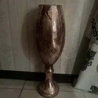 گلدان کنار سالنی