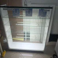 ویترین عطر جلوی درب