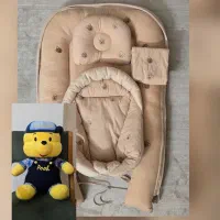 سرویس تشک گارددار با یک عروسک بزرگ