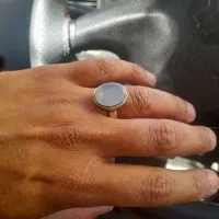 انکشترنقره‌وسنک‌یمنی‌سرخ