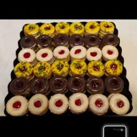 ب دو نیروی خانم اشنا با کار قنادی شیرینی پزی|استخدام خدمات فروشگاه و رستوران|ایذه, |دیوار