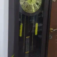ساعت و میز کنسول