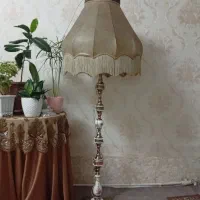 آباژورایستاده