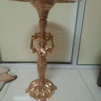 گلدان طلایی به همراه میز