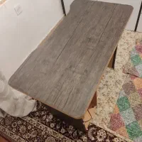 میز مطالعه و کامپیوتر