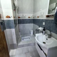 ۹۳ متر سندار گلستان۱۳ طبقه ۲/۵ با ۵/۱۰۰ بخرش