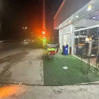 مغازه بر اتوبان اصلی زیبا شهر