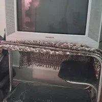 تلویزیون سامسونگ ۲۱ با میز تلویزیون