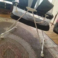 تخت کنار مادر