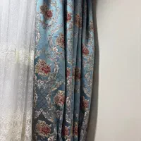 کنار پرده ایی