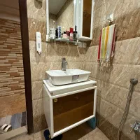 روشویی به همراه باکس بالا و پایین و آینه