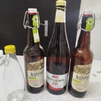 تعدادی بطری شیشه ای تیره برای مصارف مختلف