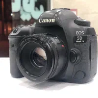 کنون 5d IV بسیار تمیز همرا با لنز