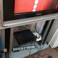 تلویزیون 29 اینچ با میز سامسونگ