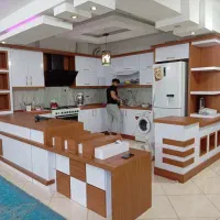 نصب برچسب روی دیوارکابینت،دکورمغازه،استیکرتبلیغاتی