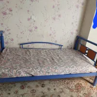 تخت یک نفره فلزی سالم همراه تشک کارکرده|تخت و سرویس خواب|تهران, هفده شهریور|دیوار