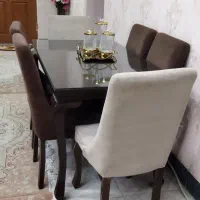 میز غذا خوری شش نفره  کاملا سالم و تمیز