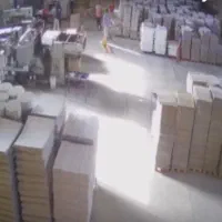 کارگر ساده کارتن سازی