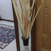 گلدان با گل های مصنوعی