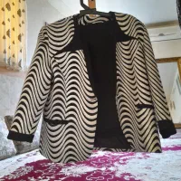 یک عدد کت و دامن و تاپ