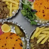 به یه آشپز یا تخته کار  با حقوق ومزایا عالی