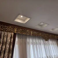قاب پرده پنج مترونیم در حد نو و سالم جنس چوب