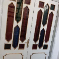 درب عتیقه باشیشه های رنگی