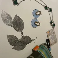 گوشواره و گردنی