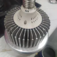 الی ای دی بزرگ در حد نو