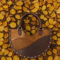 کیف نیم گرد تمام چرم بزی دست دوز