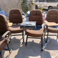 تعدادی صندلی