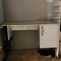 دوعدد میز تحریر و وسایل در حدنو