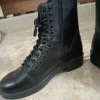 نیم بوت زنانه نو نو هستش اصلا استفاده نشده