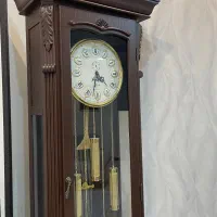 ساعت ایستاده کنار سالن