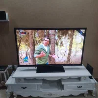 تلویزیون سامسونگ 52 اینچ اصل با میز تی وی