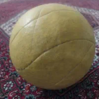 با سلام یک عدد توپ والیبال به فروش می‌رسد