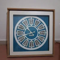 ساعت دیواری فیروزه‌ای تمام چوب