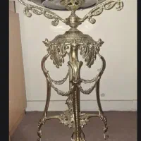 میوه خوری کنار سالنی