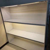 ویترین سفید چوبی دارای نور