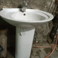 روشویی با شیر آب