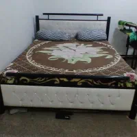 تخت خواب فلز با پایه های چوبی محکم|تخت و سرویس خواب|اهواز, زرگان|دیوار