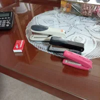 سه تا دستگاه منگنه باهم ۸۰۰ تومان