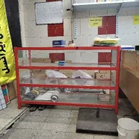 ویترین آهنی ، شیشه ای