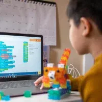 ساخت بازی و پروژه‌های دیجیتال با اسکرچ سریع  ارزان