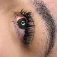 اکستنشن مژه ۵۰٪تخفیف( کار ظریف و تمیز)