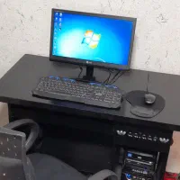 کیس مانیتور موس کیبورد میز و صندلی